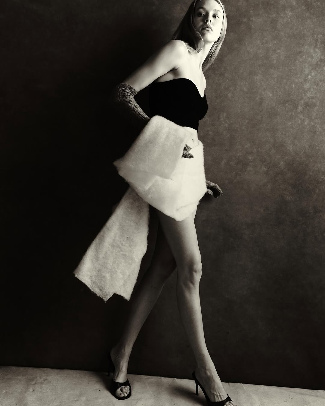 Darina — velvet bustier, fur skirt, dark background